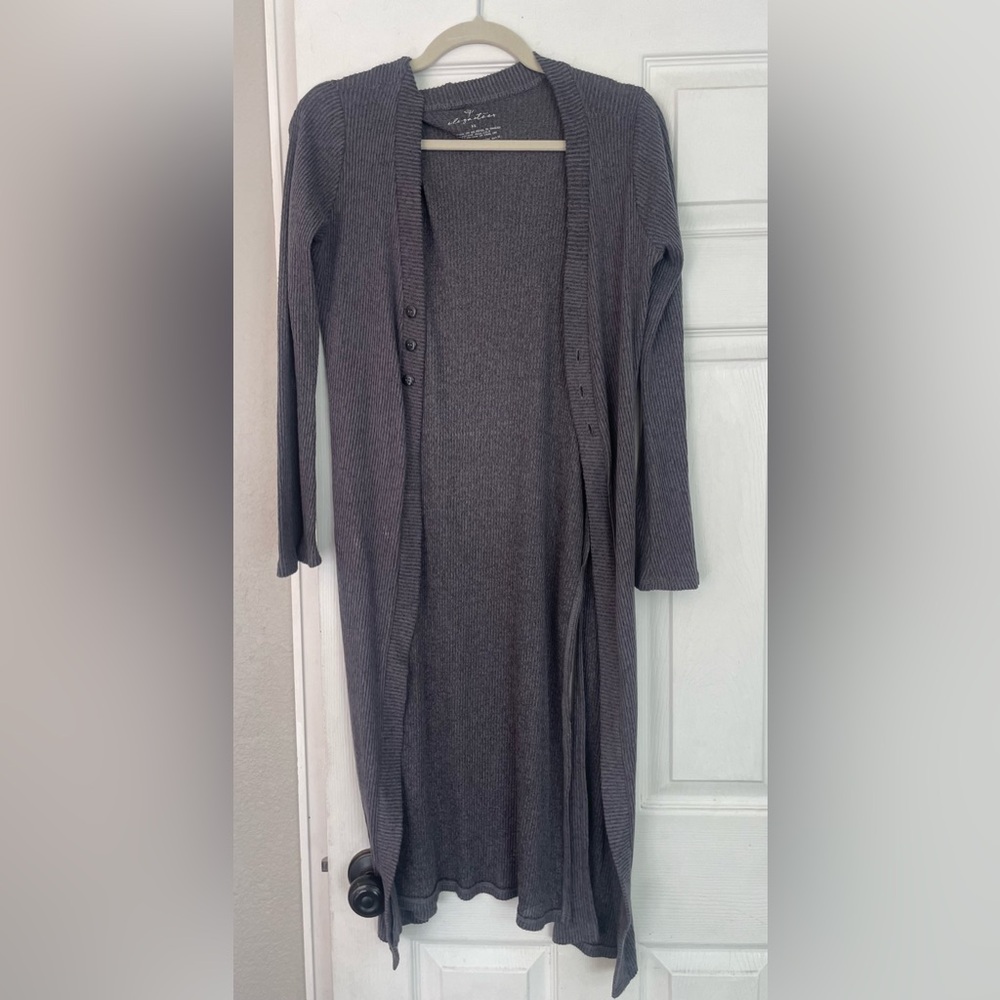 Gray long sleeved long cardigan